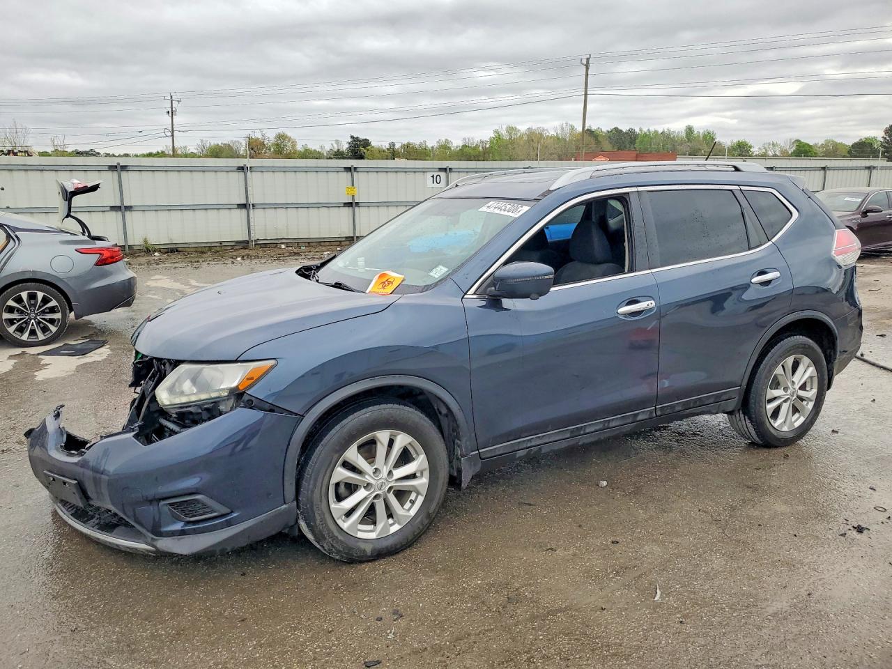 Salvage Nissan Rogue Image