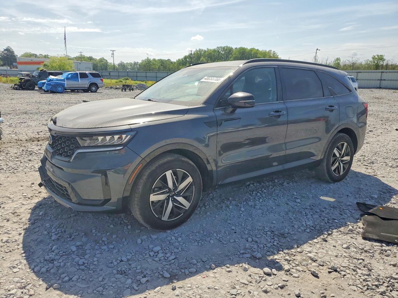 Salvage Kia Sorento Image