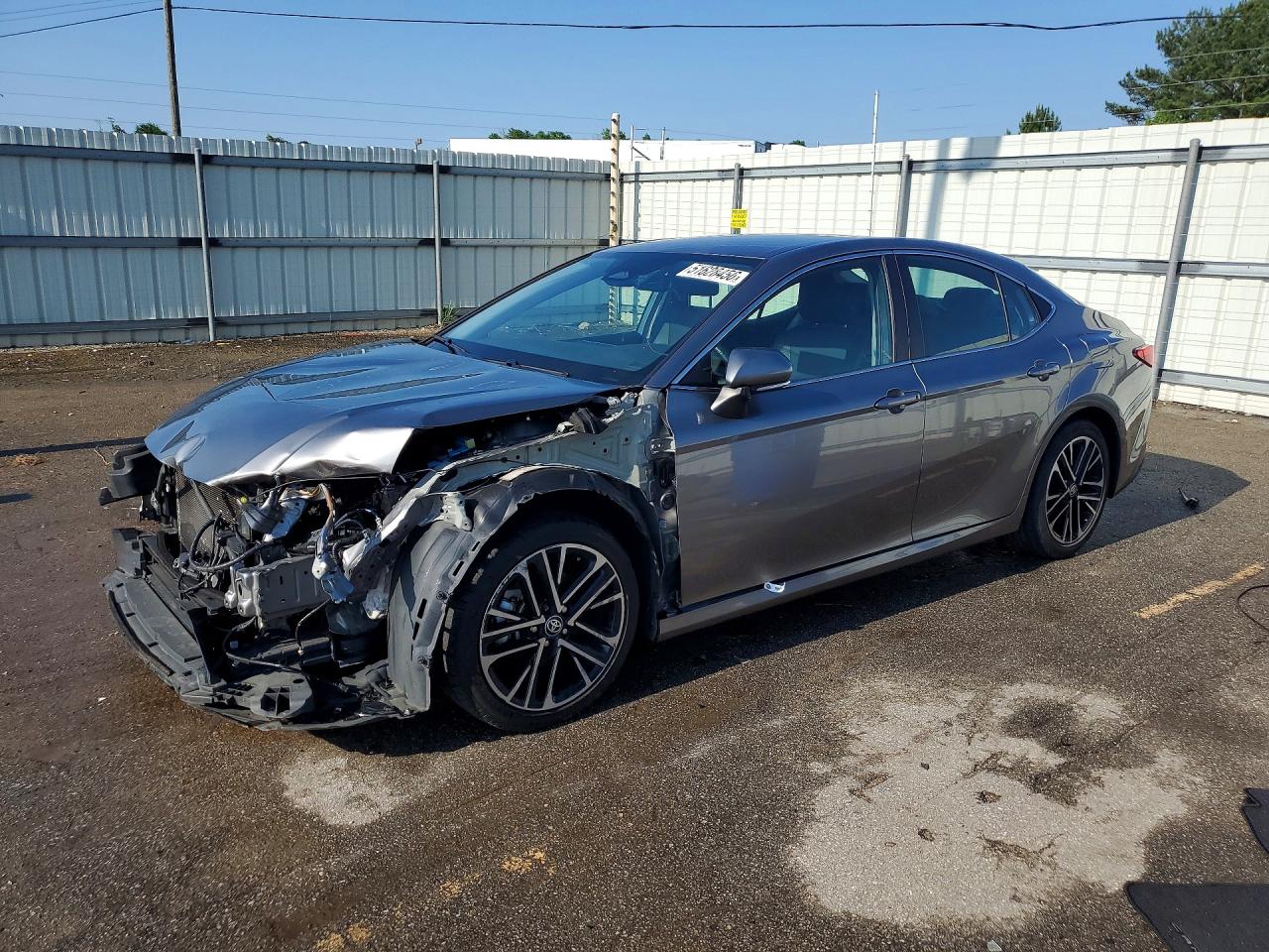 Salvage Toyota Camry Image