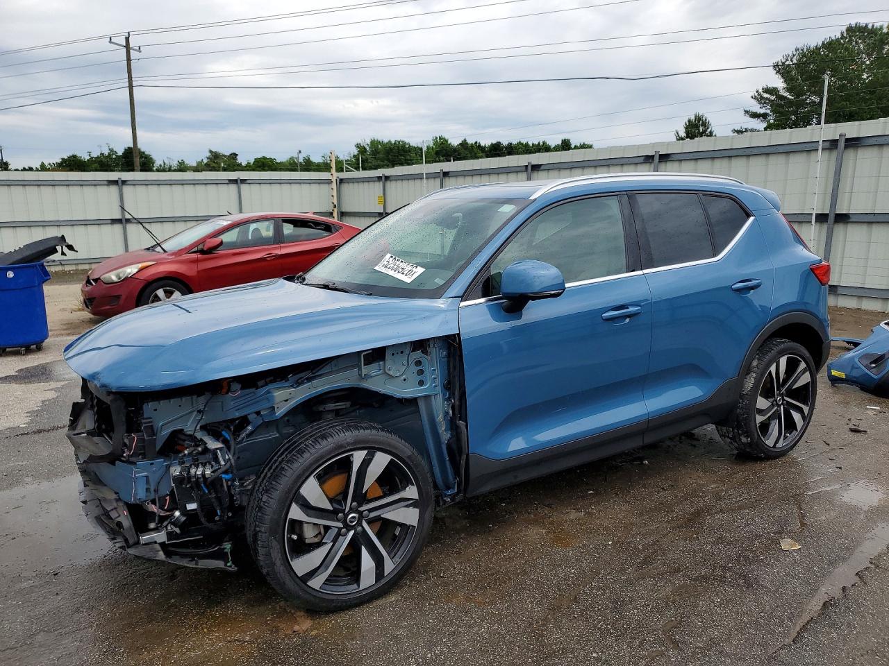 Salvage Volvo XC40 Image