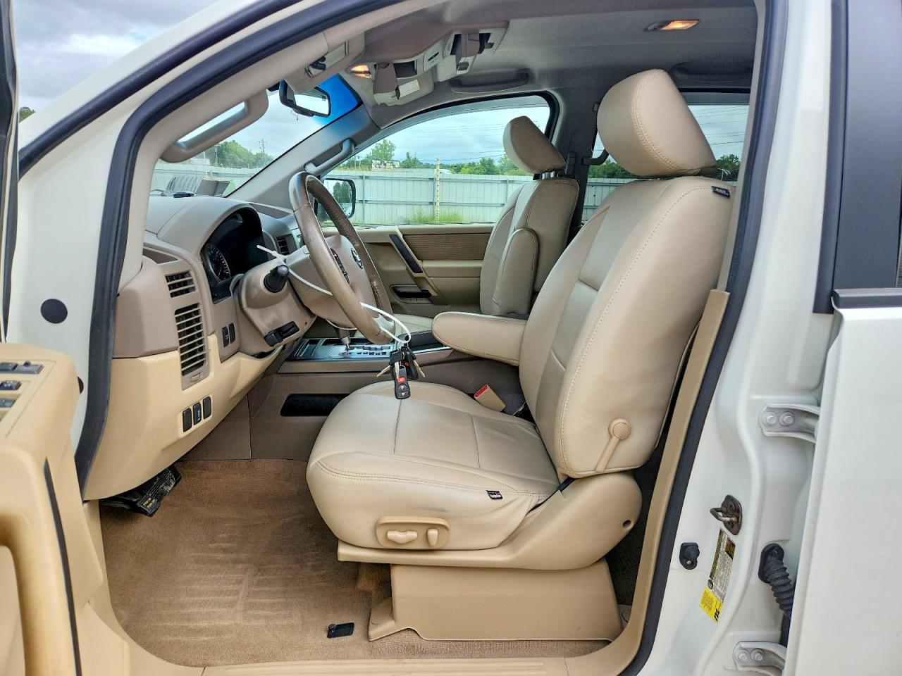 Nissan Titan Sv