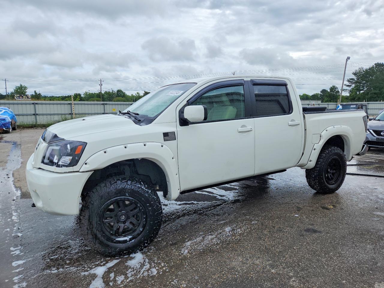 Salvage Nissan Titan Image