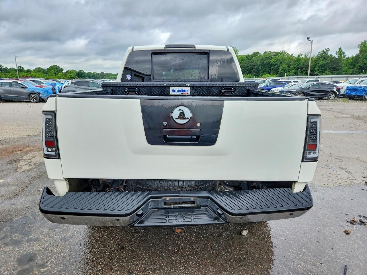 Nissan Titan Sv