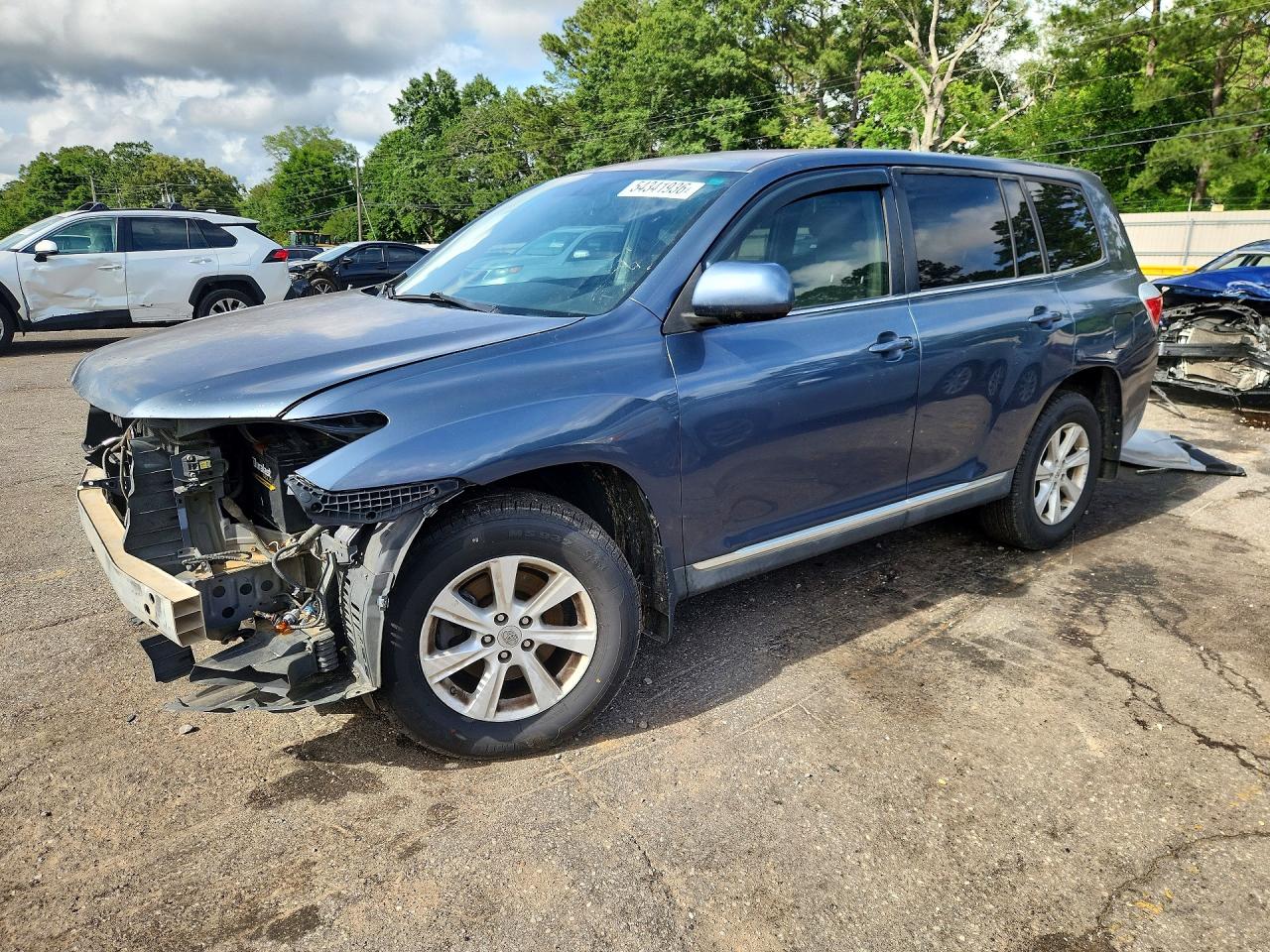 Salvage Toyota Highlander Image