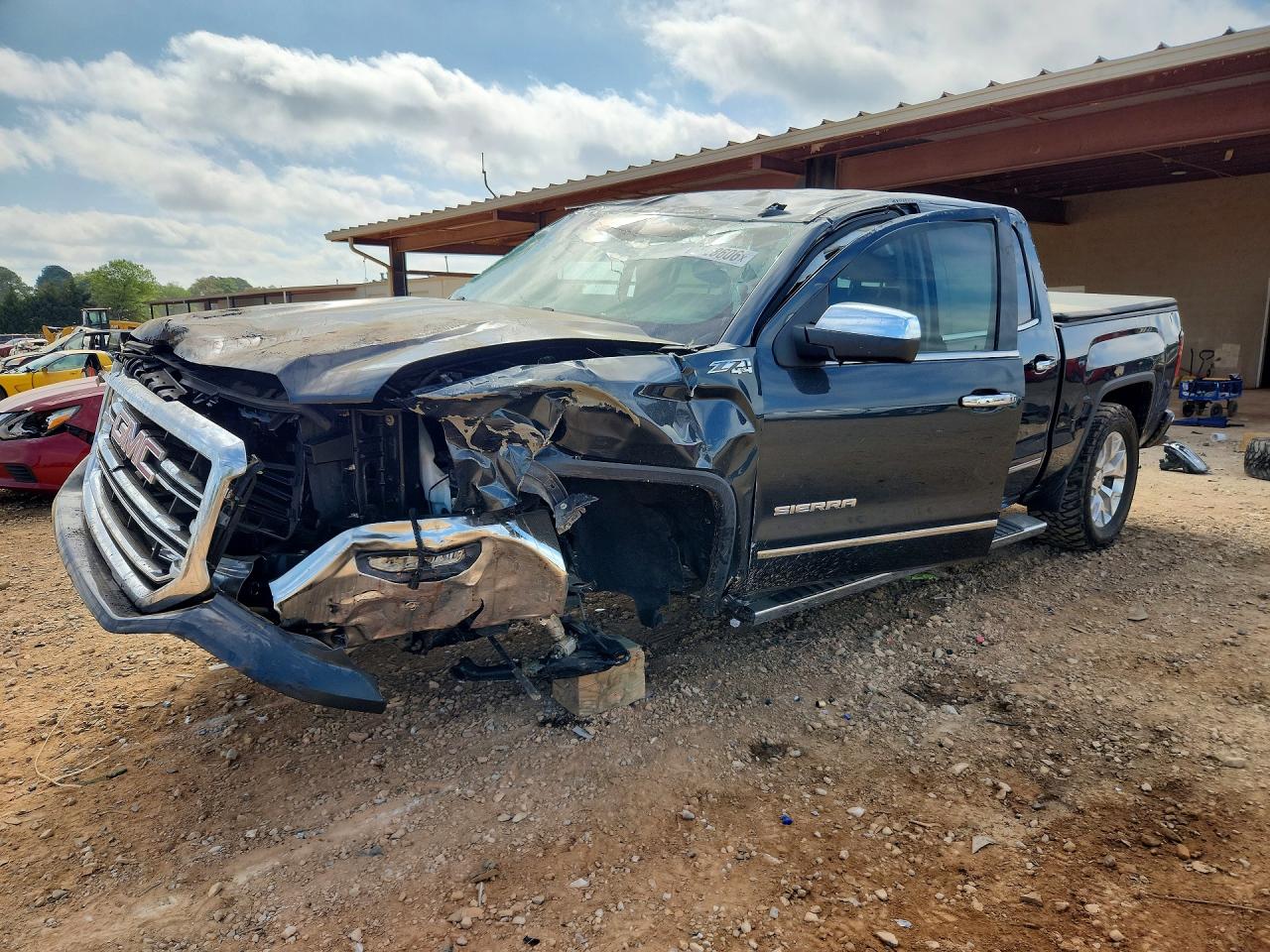 Salvage GMC Sierra Image