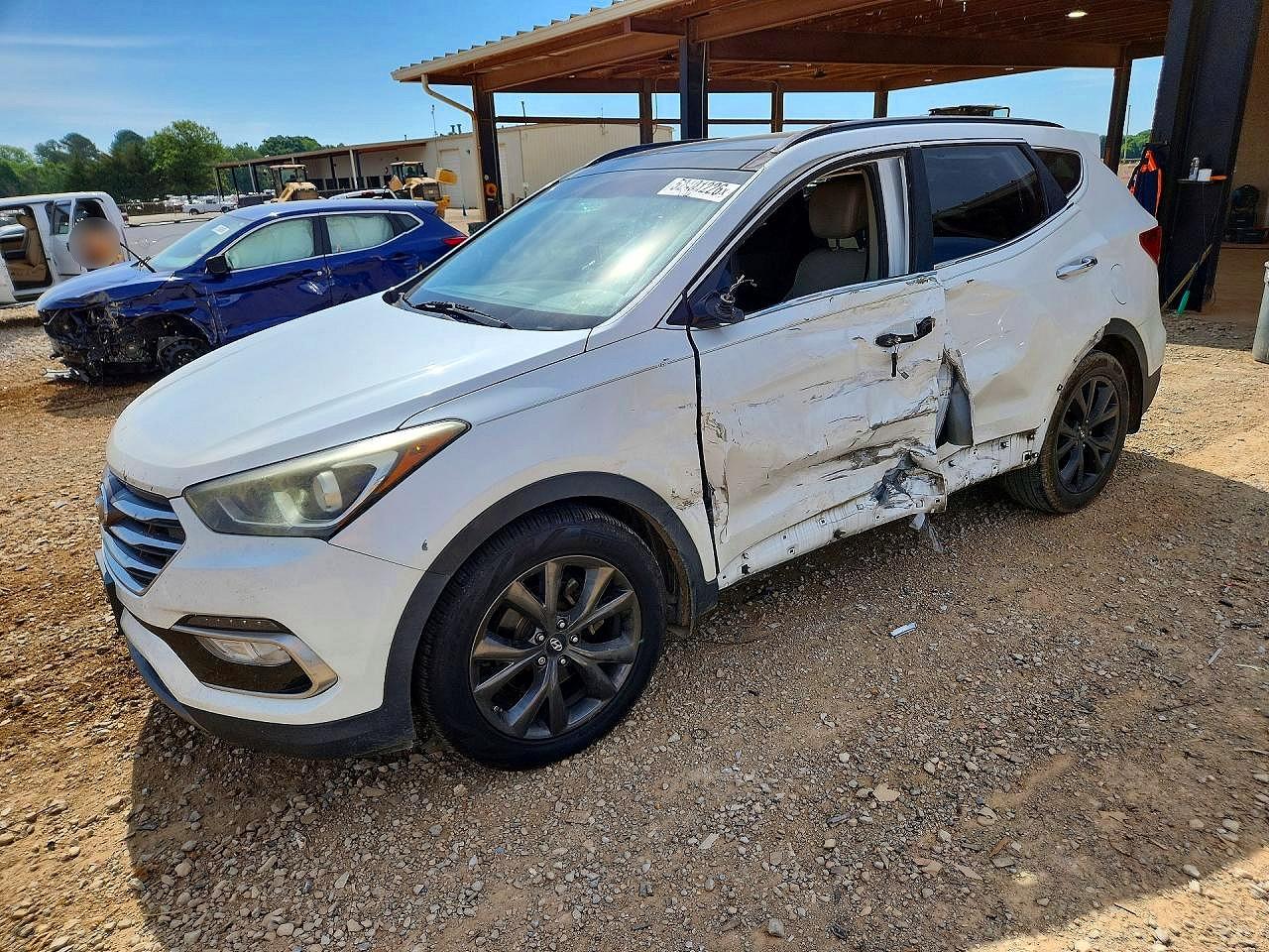 Salvage Hyundai SANTA FE Image