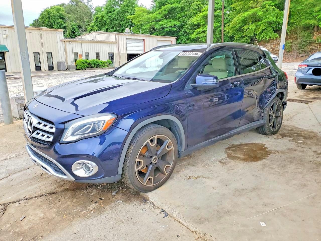 Salvage Mercedes-Benz GLA Image
