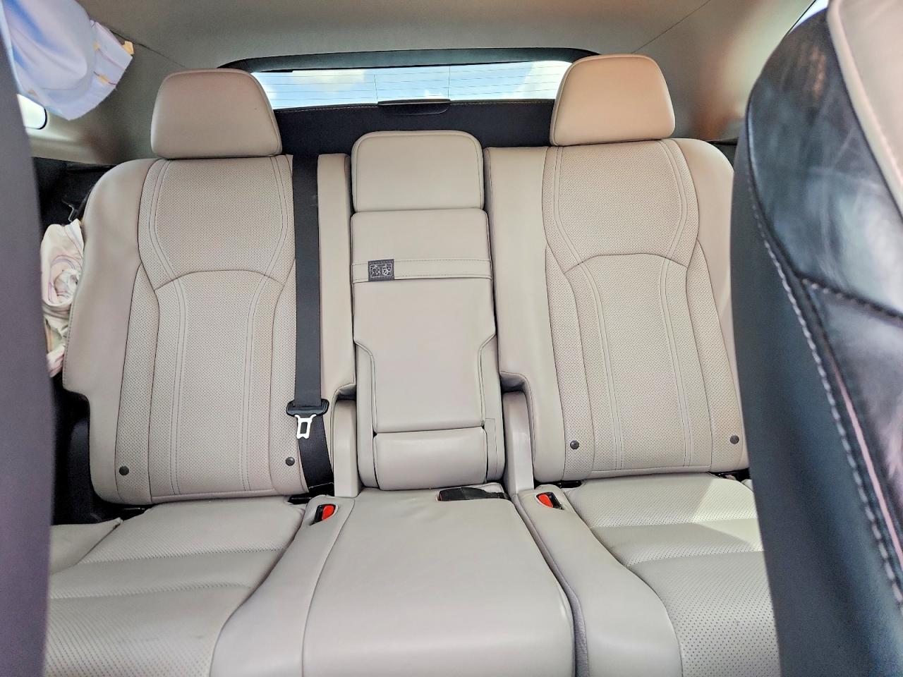 Lexus RX Base