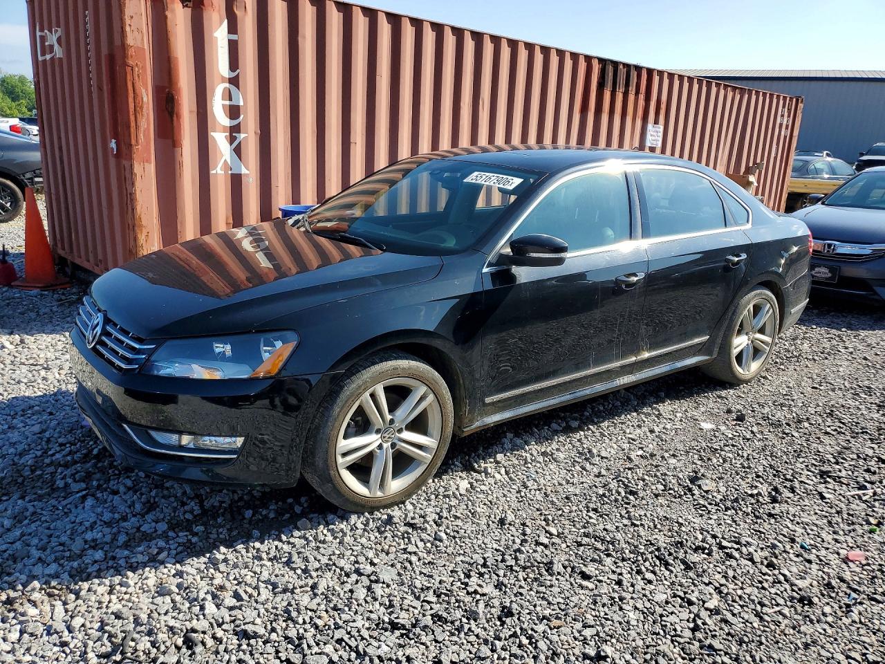 Salvage Volkswagen Passat Image