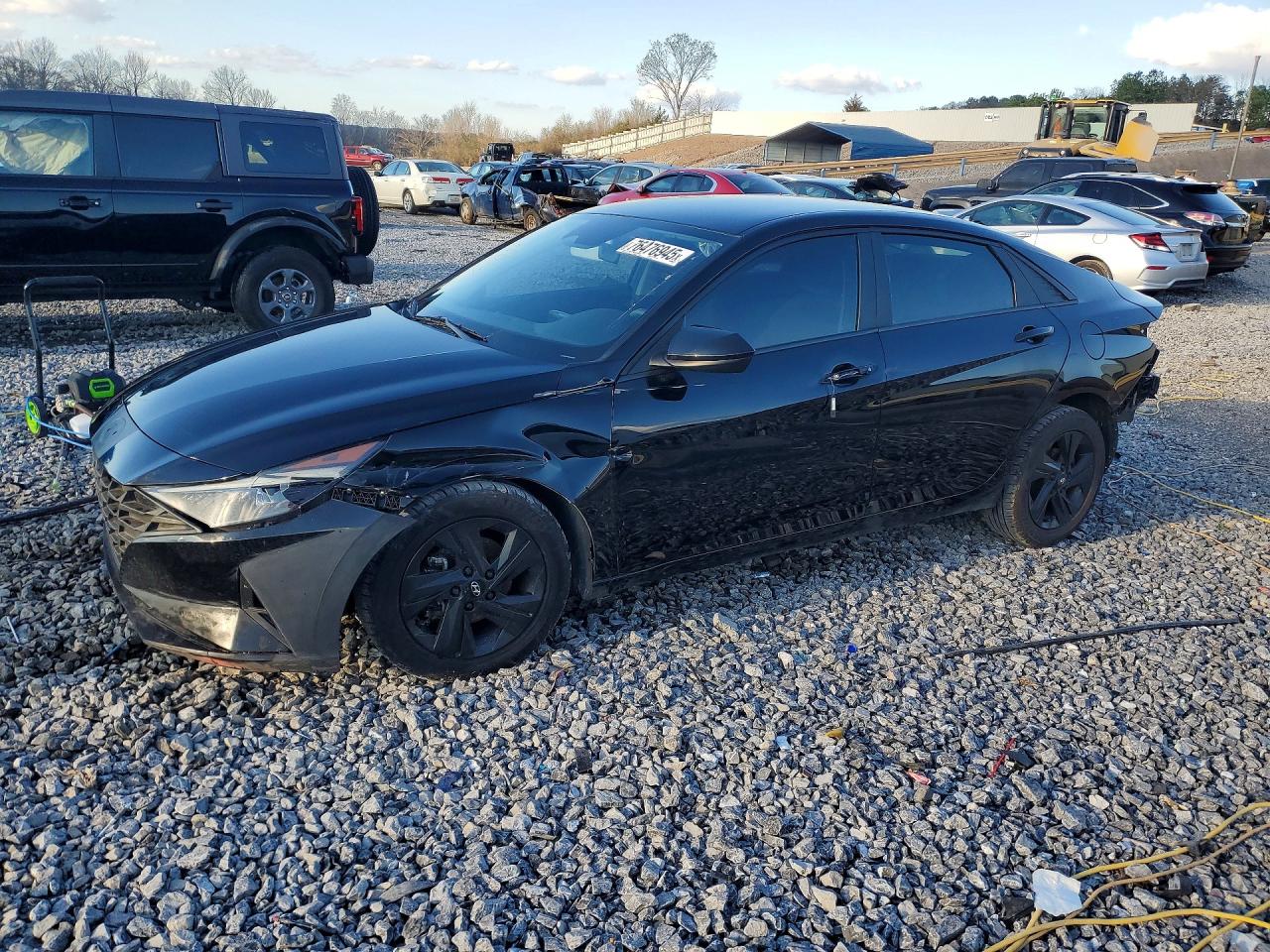 Salvage Hyundai ELANTRA Image
