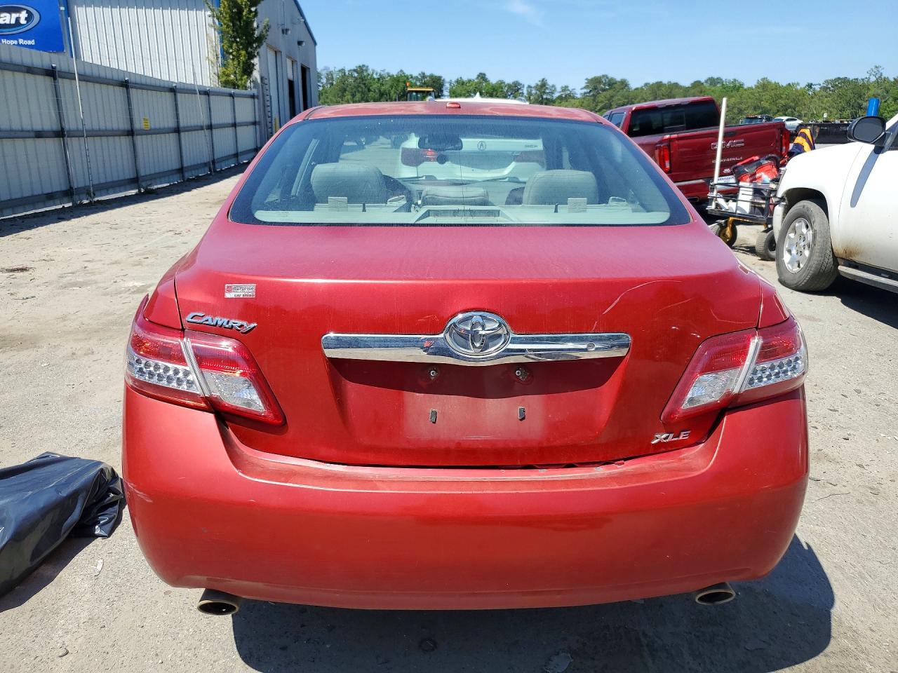 Toyota Camry Xle V6