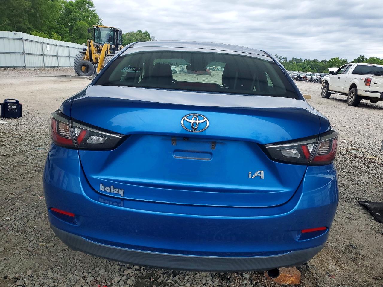 Toyota Yaris Base