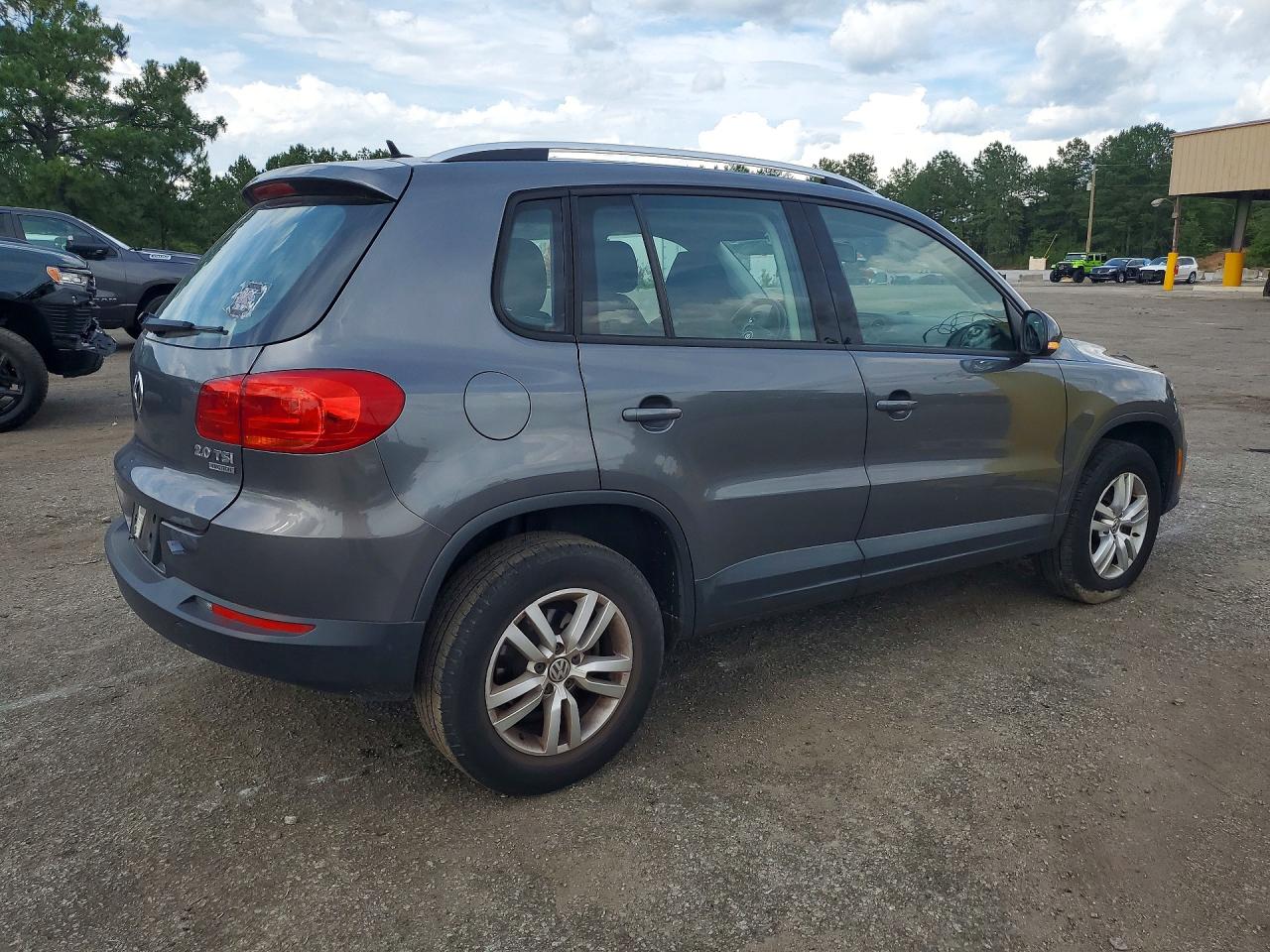 Volkswagen Tiguan S