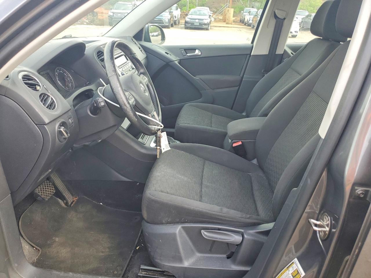 Volkswagen Tiguan S
