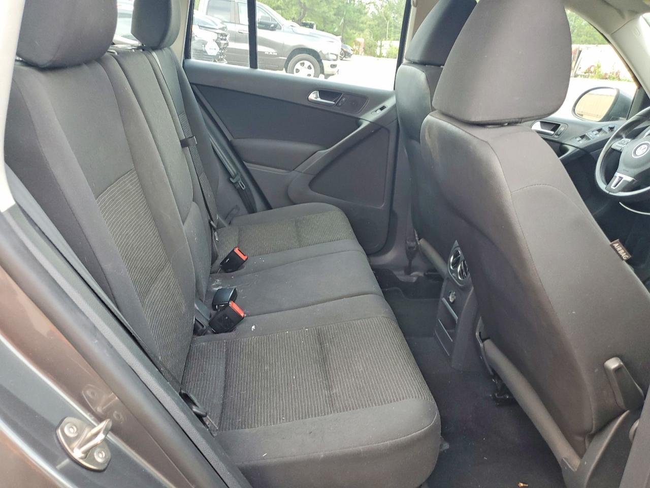 Volkswagen Tiguan S