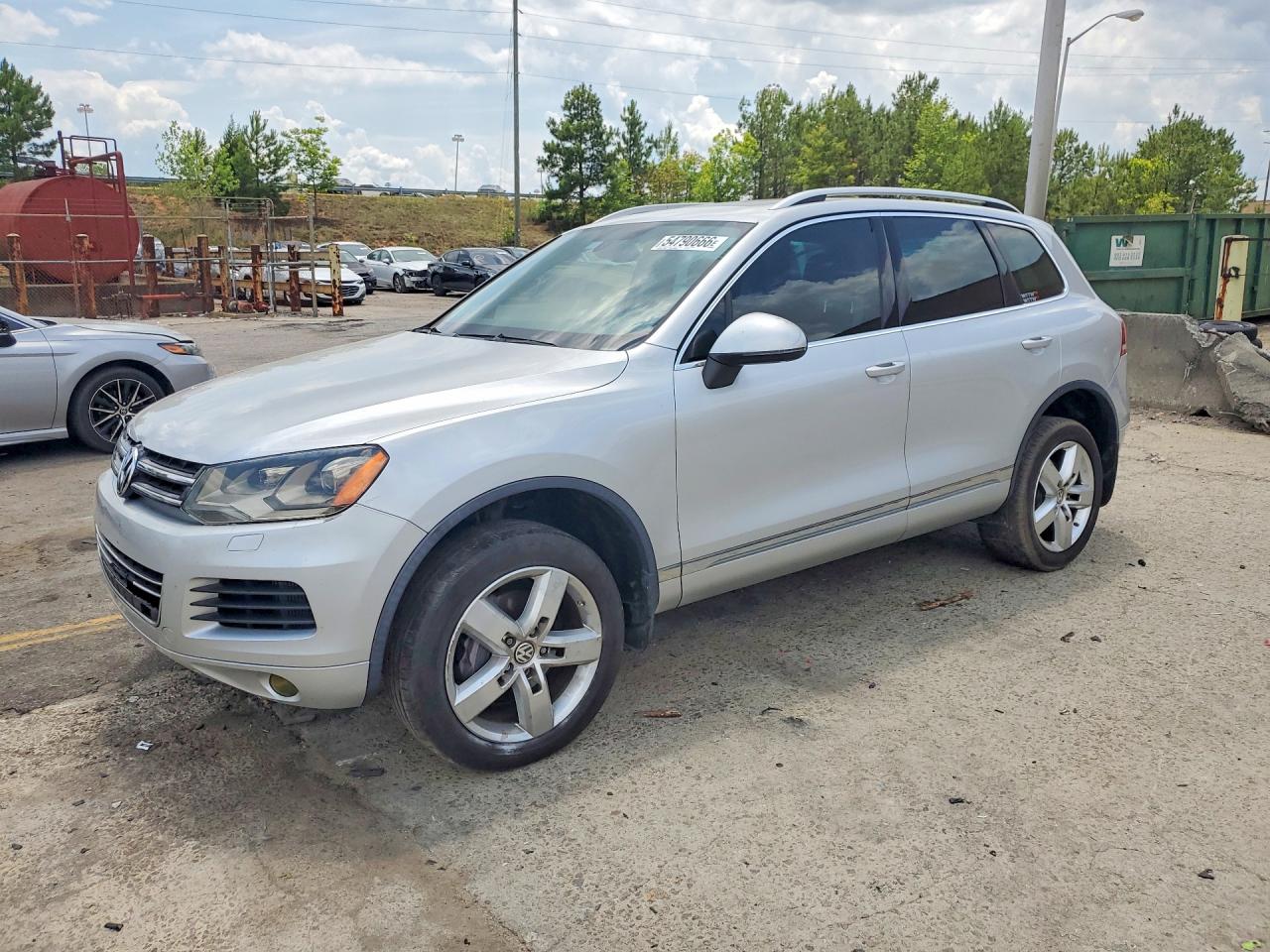 Salvage Volkswagen Touareg Image