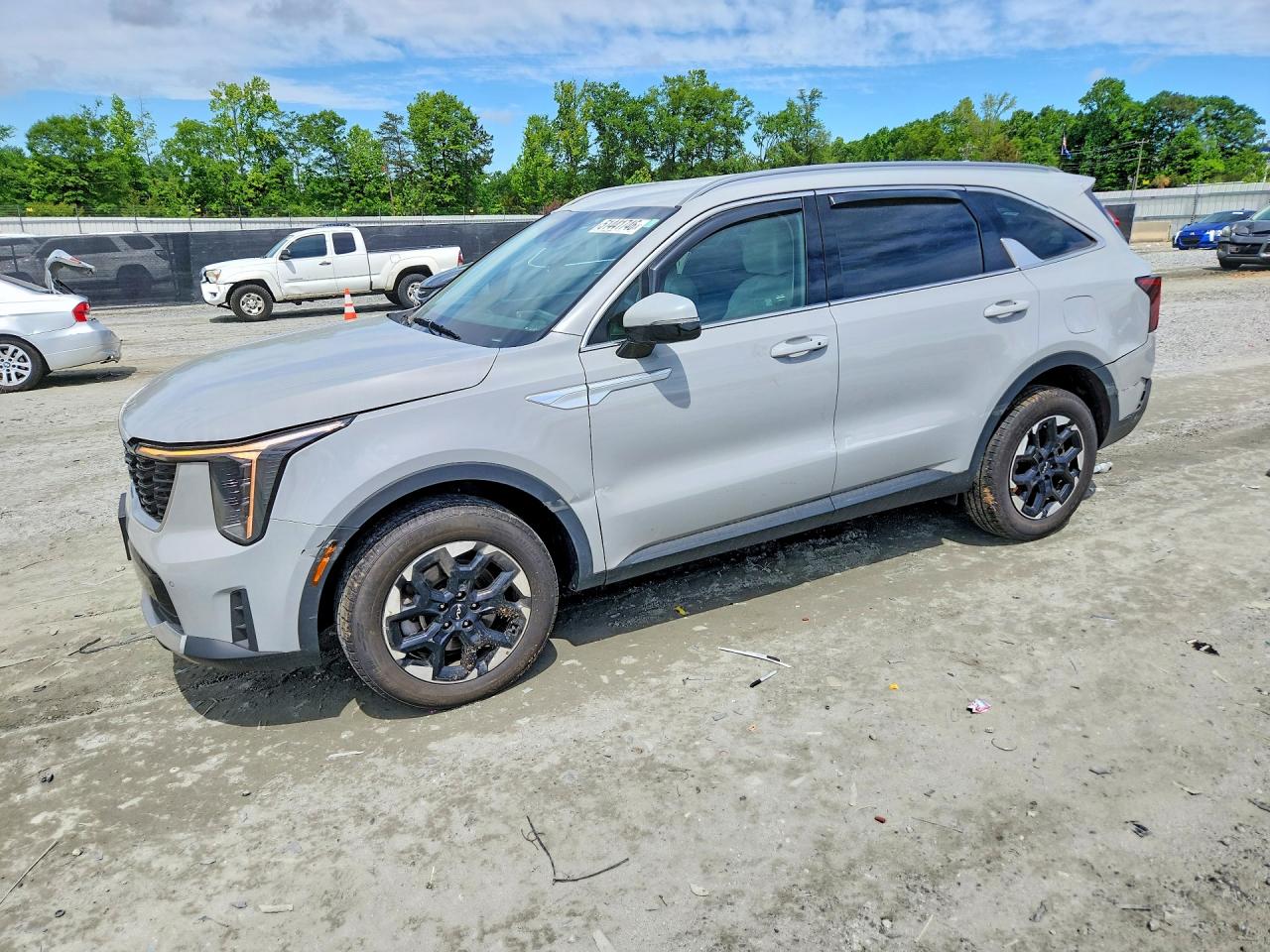 Salvage Kia Sorento Image