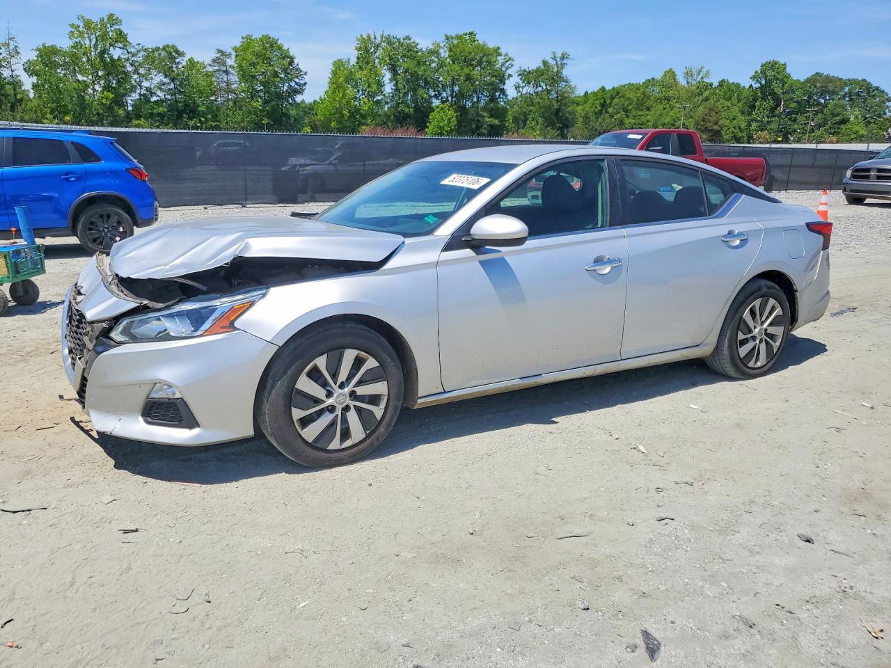 Salvage Nissan Altima Image