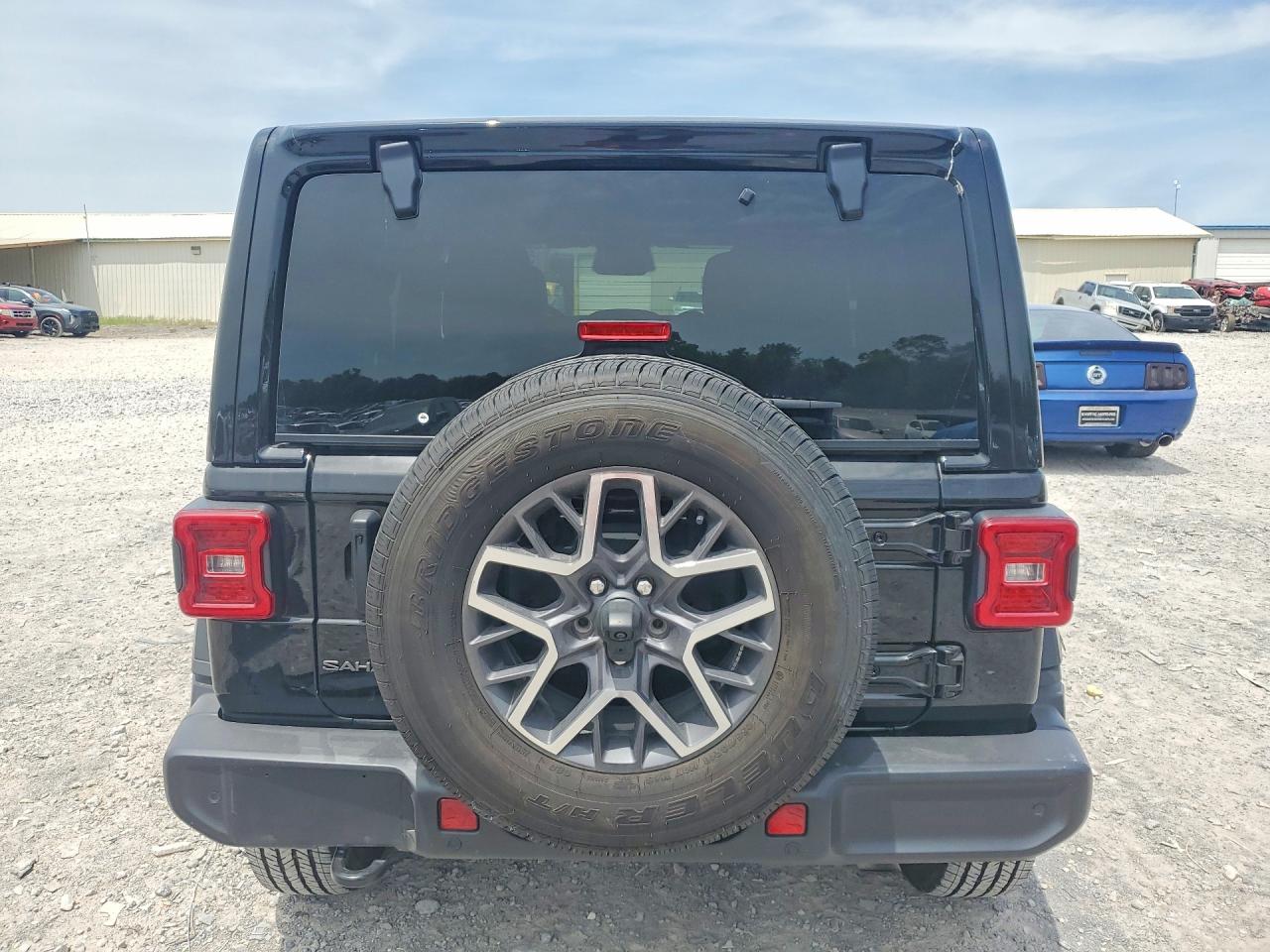 Jeep Wrangler Sahara
