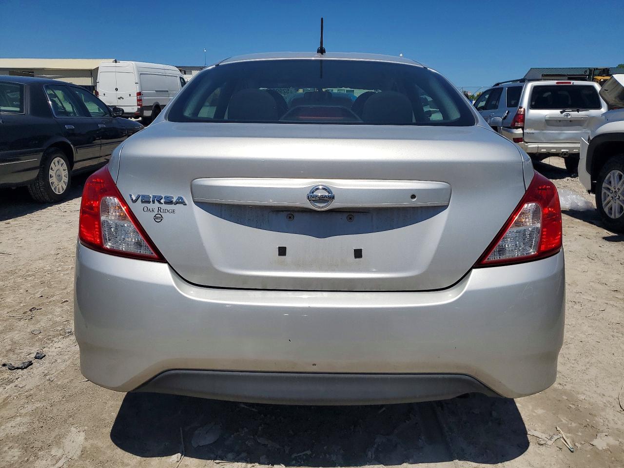 Nissan Versa 1.6 S