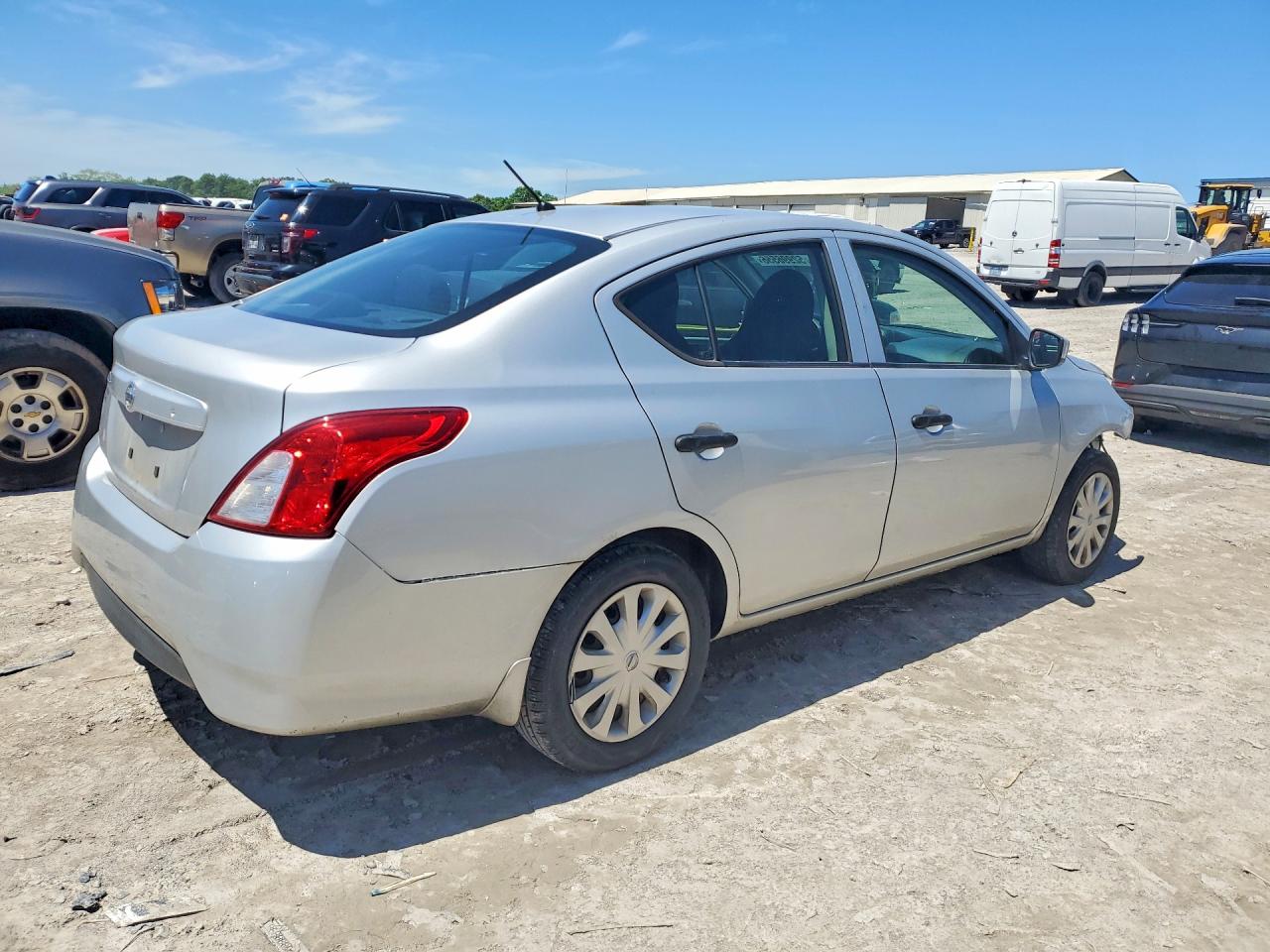 Nissan Versa 1.6 S