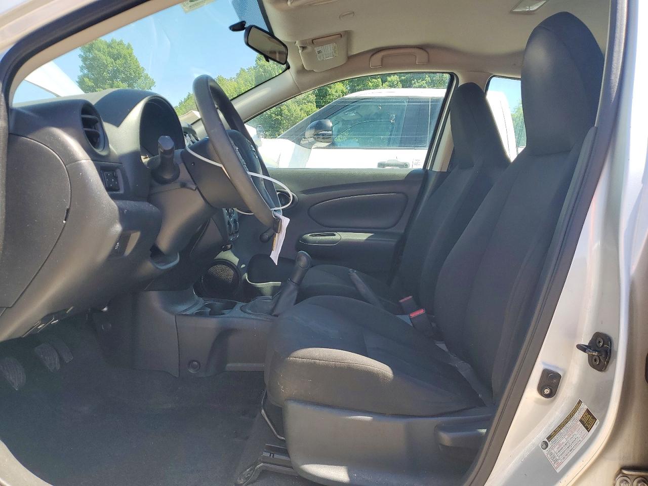 Nissan Versa 1.6 S