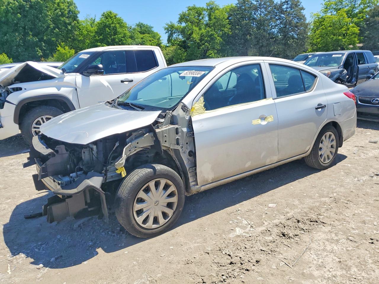 Salvage Nissan Versa Image