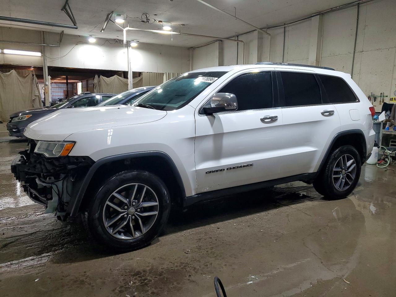 Salvage Jeep Cherokee Image