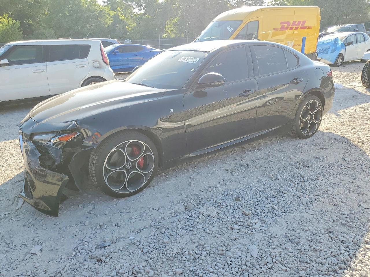 Salvage Alfa Romeo Giulia Image