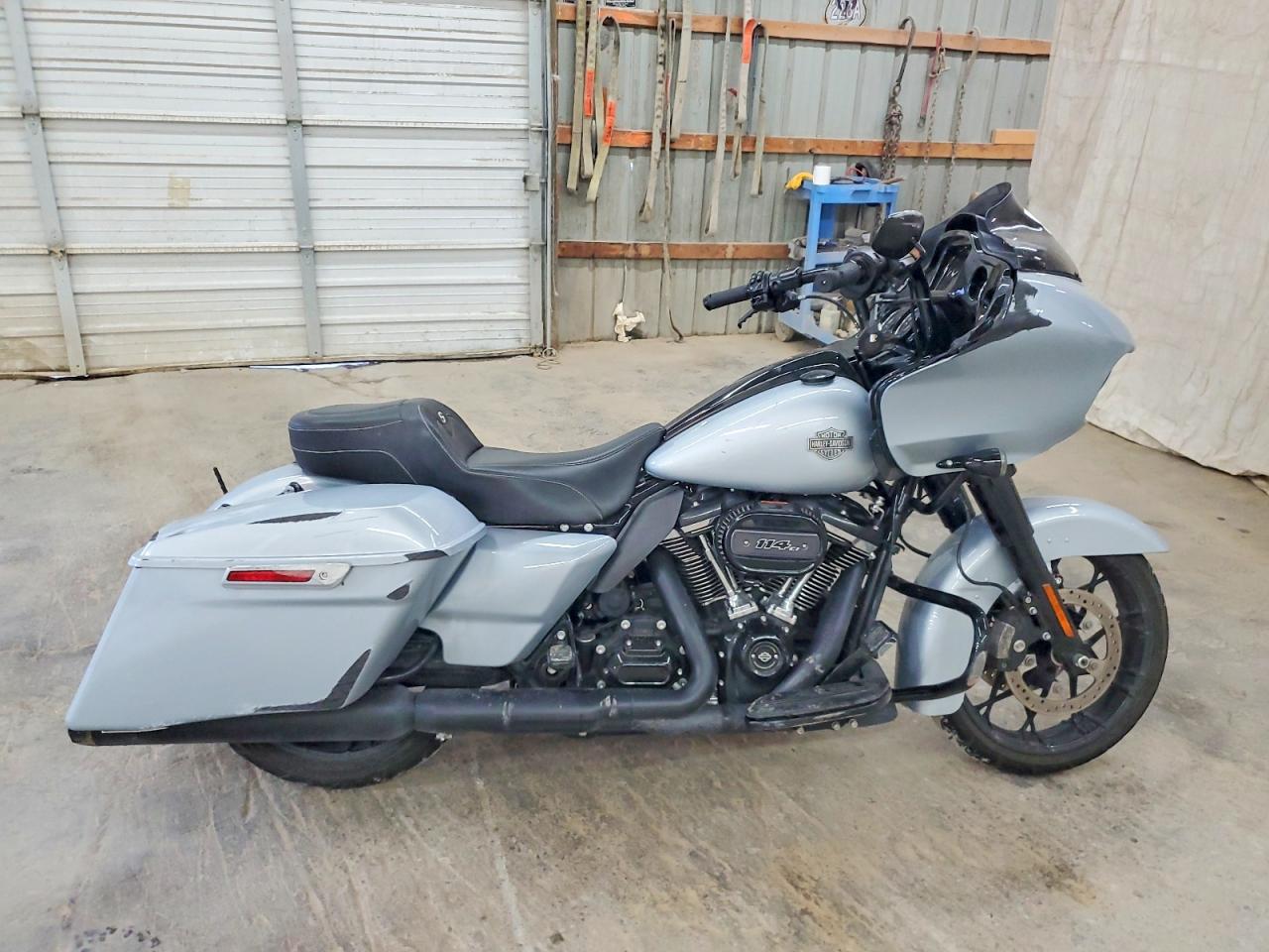Salvage Harley-Davidson Fl Image