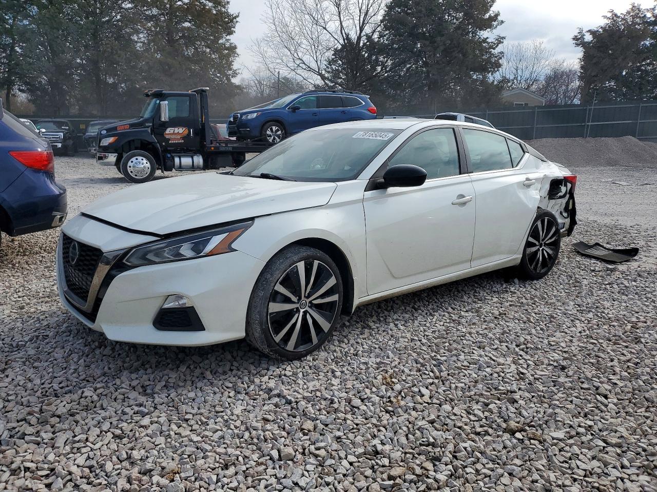Salvage Nissan Altima Image