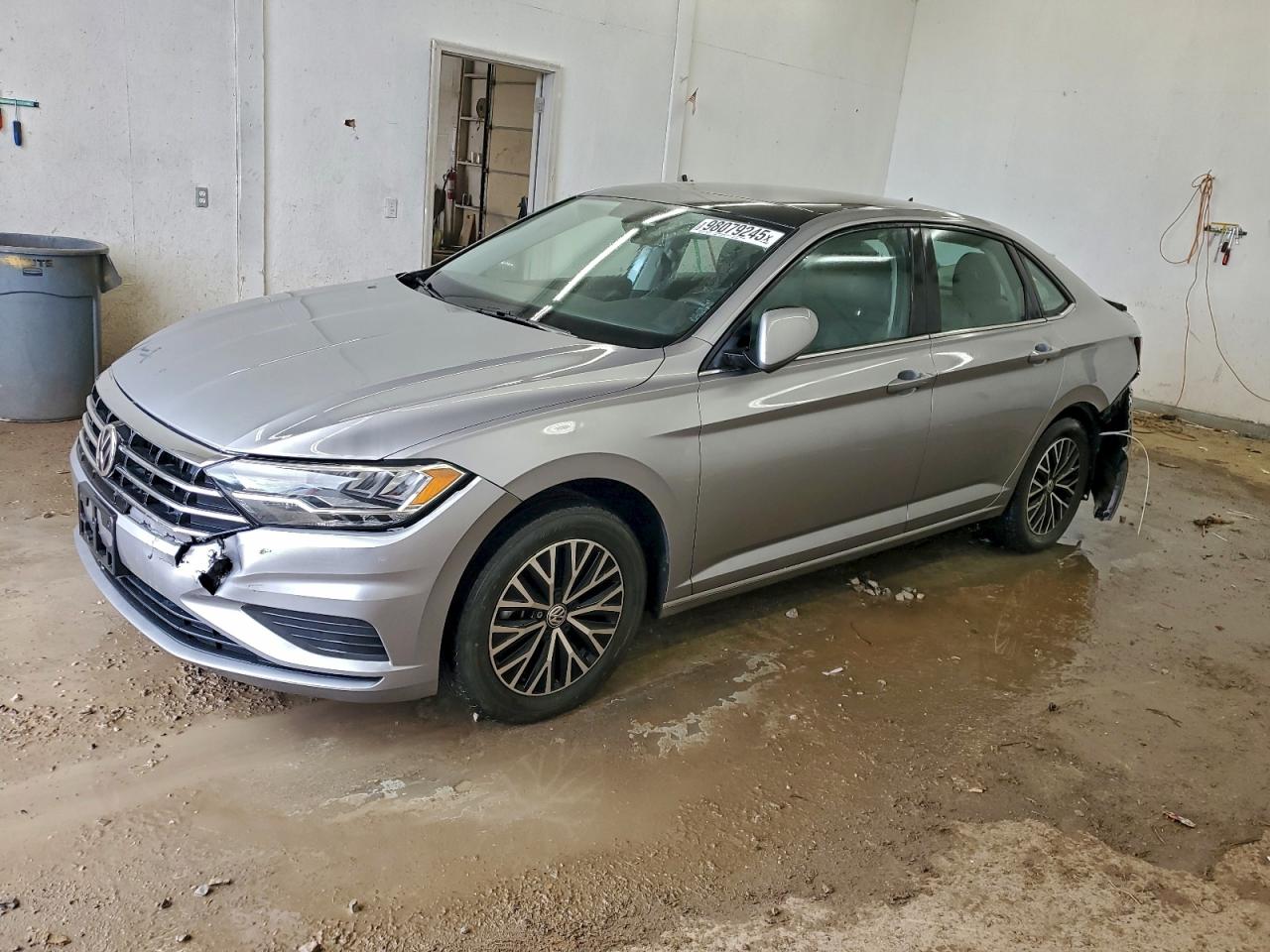 Salvage Volkswagen Jetta Image