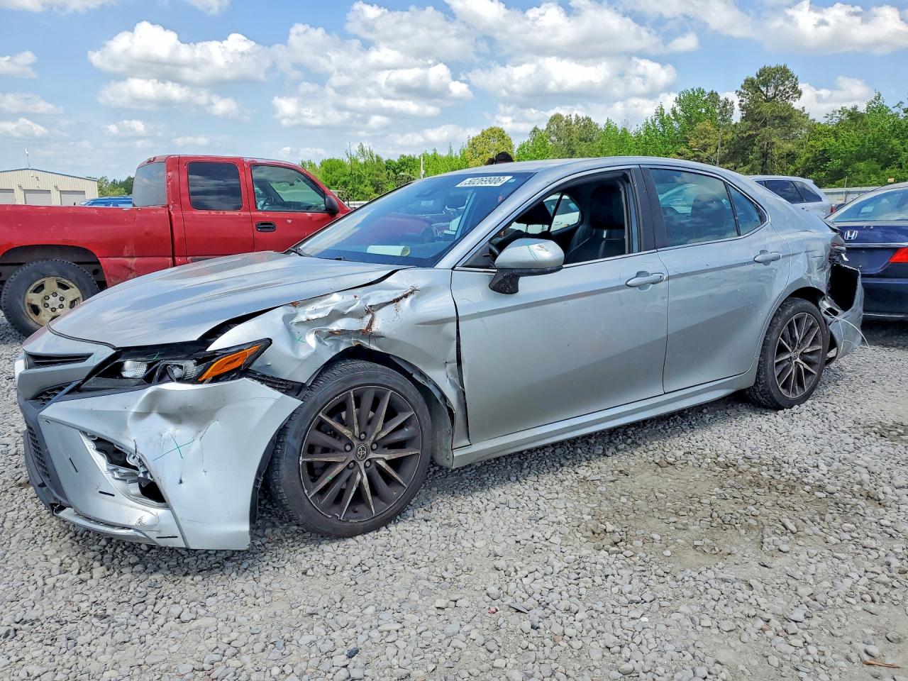 Salvage Toyota Camry Image