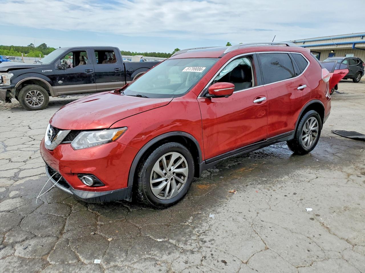 Salvage Nissan Rogue Image