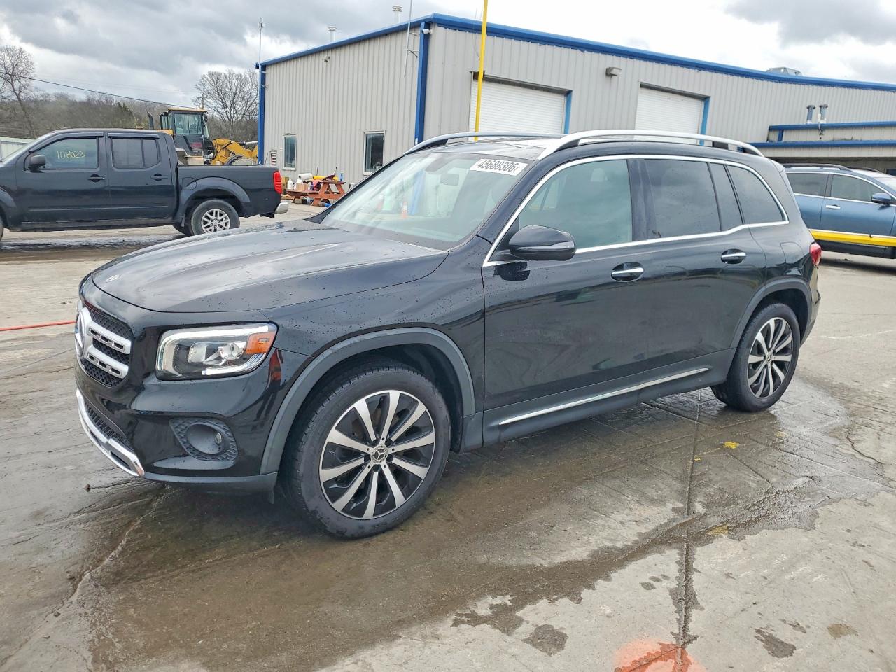 Salvage Mercedes-Benz GLB Image