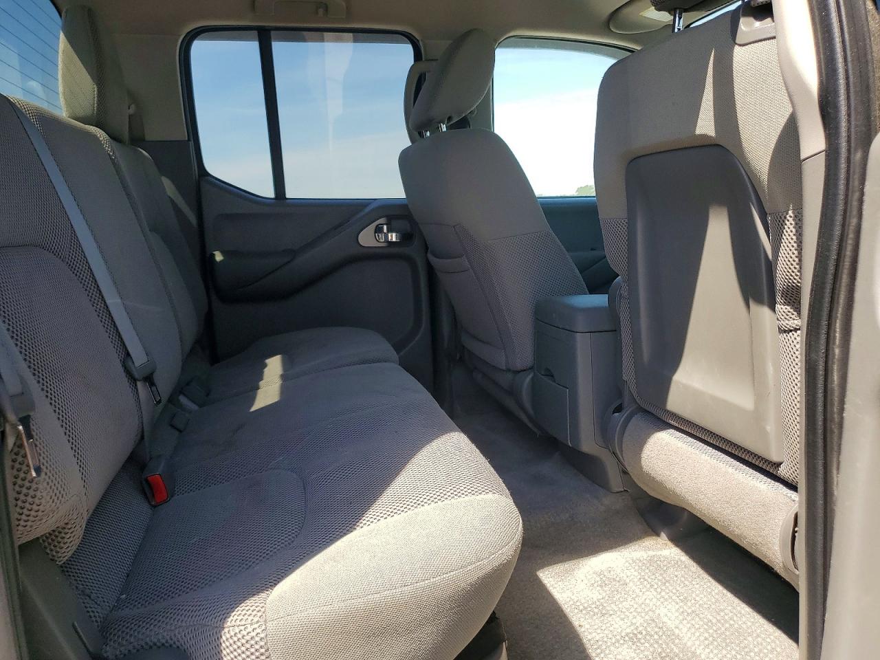 Nissan Frontier S