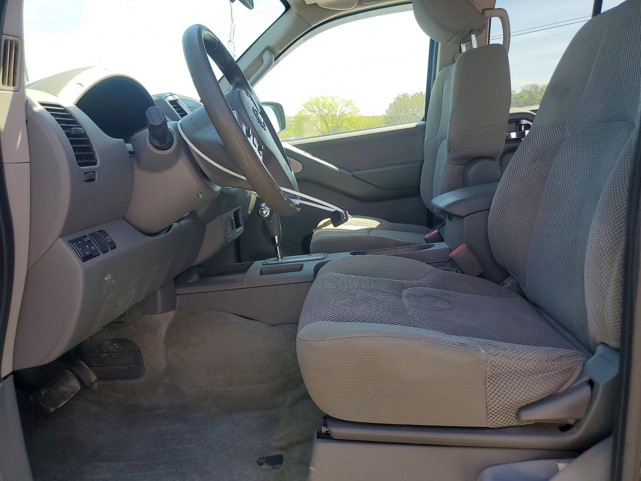 Nissan Frontier S