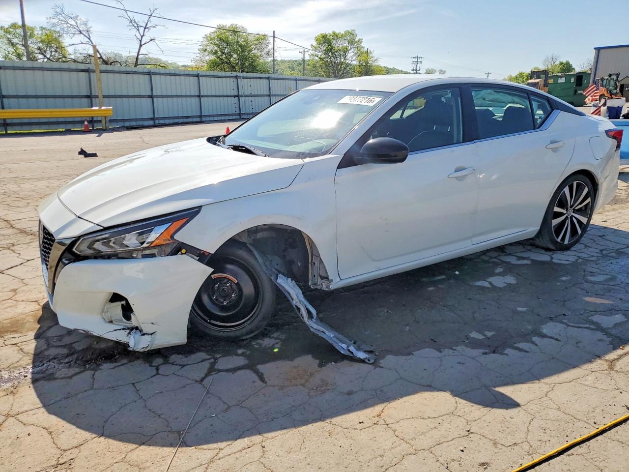 Salvage Nissan Altima Image