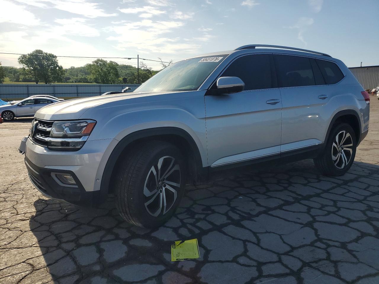 Salvage Volkswagen Atlas Image