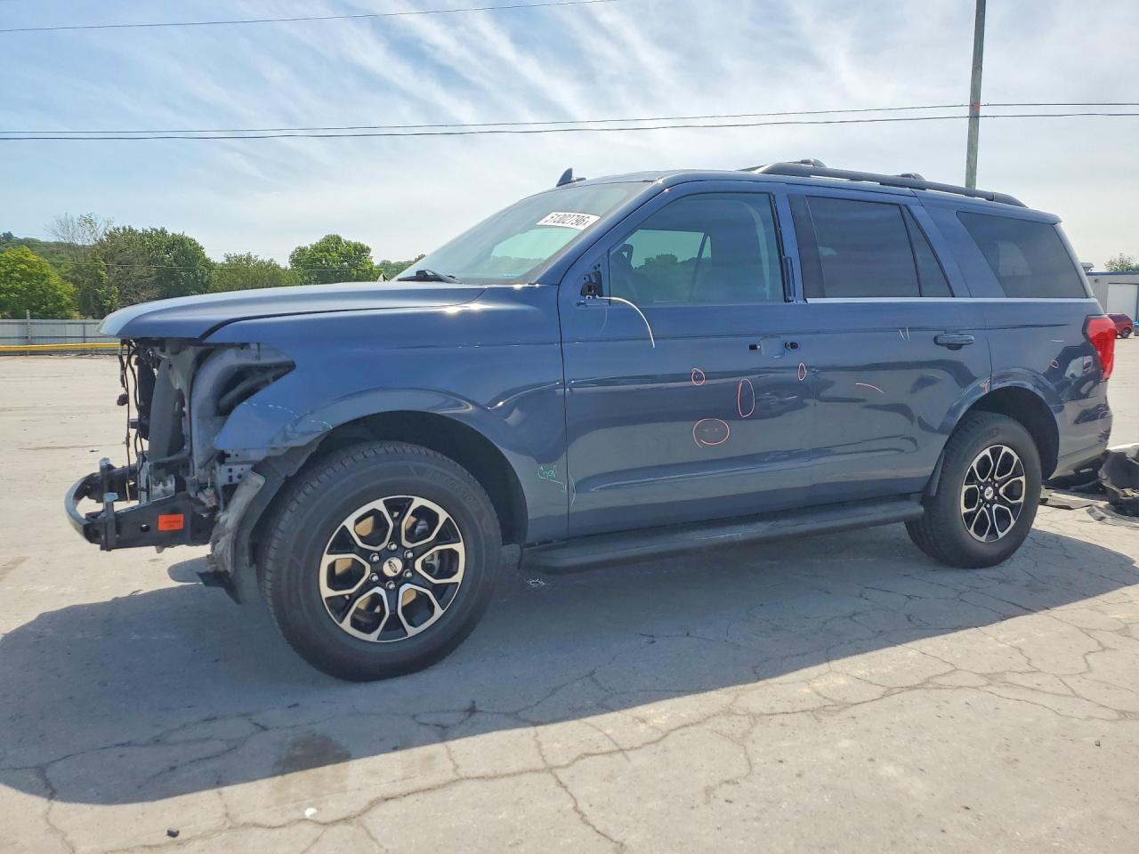 Salvage Ford Expedition Image