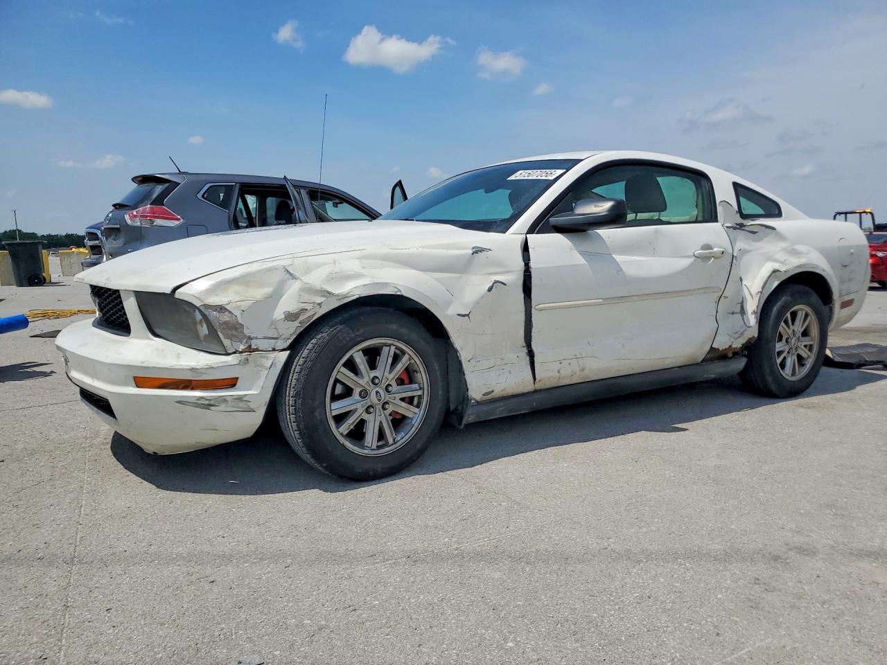 Salvage Ford Mustang Image