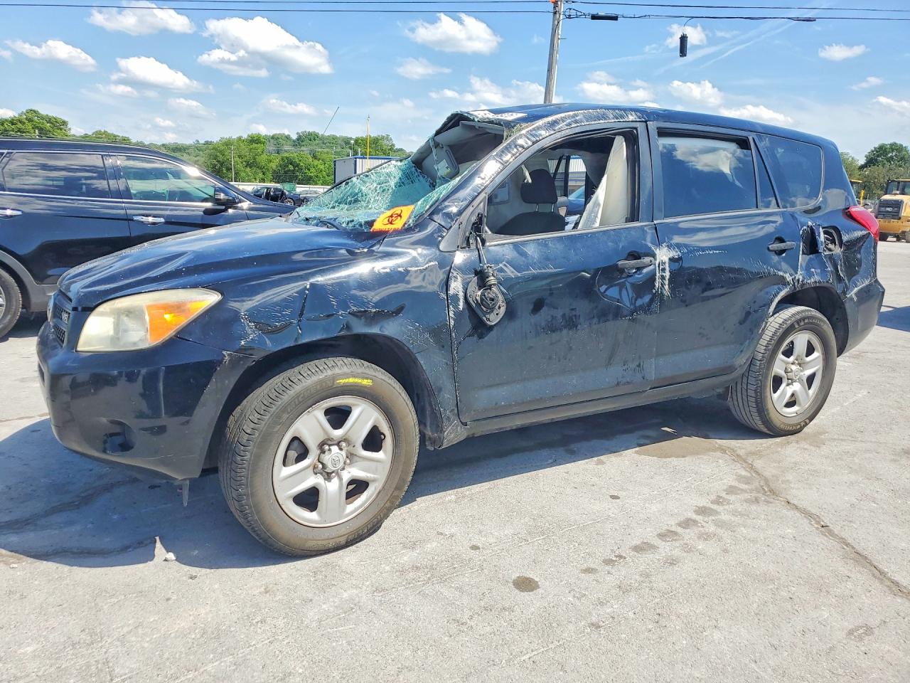 Salvage Toyota RAV4 Image