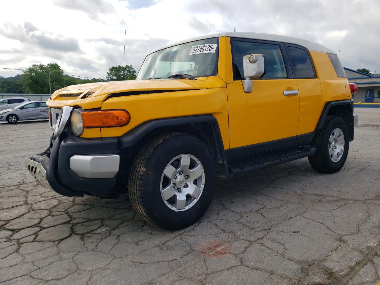 Salvage Toyota FJ Cruiser Image