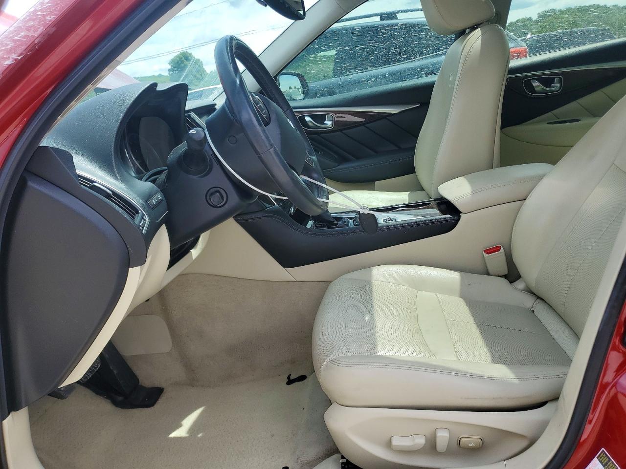 INFINITI Q50 Premium