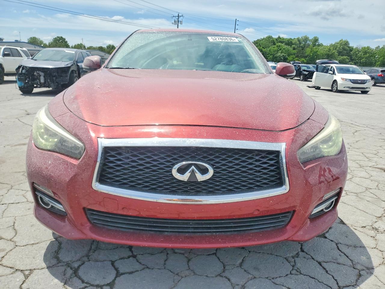 INFINITI Q50 Premium