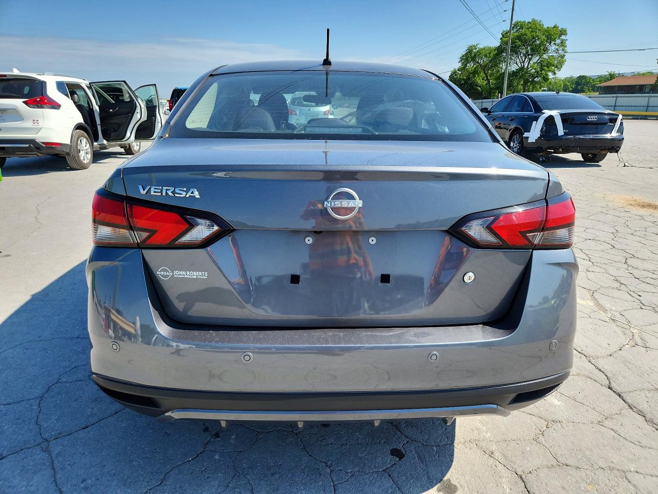 Nissan Versa S