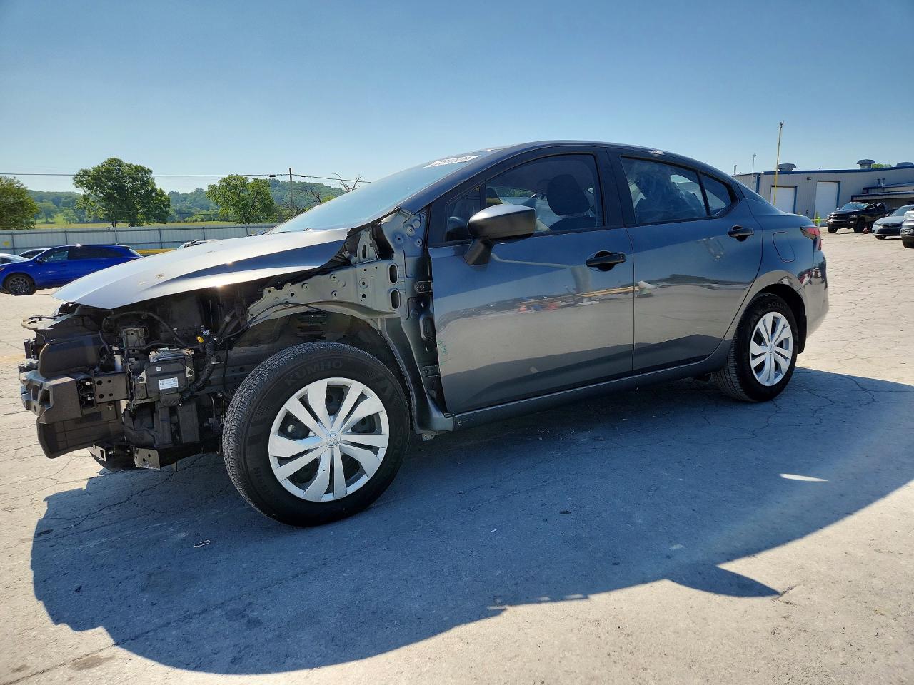 Salvage Nissan Versa Image