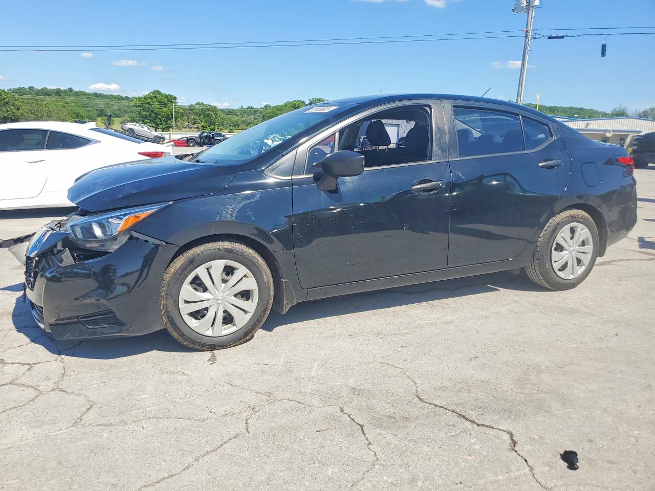 Salvage Nissan Versa Image