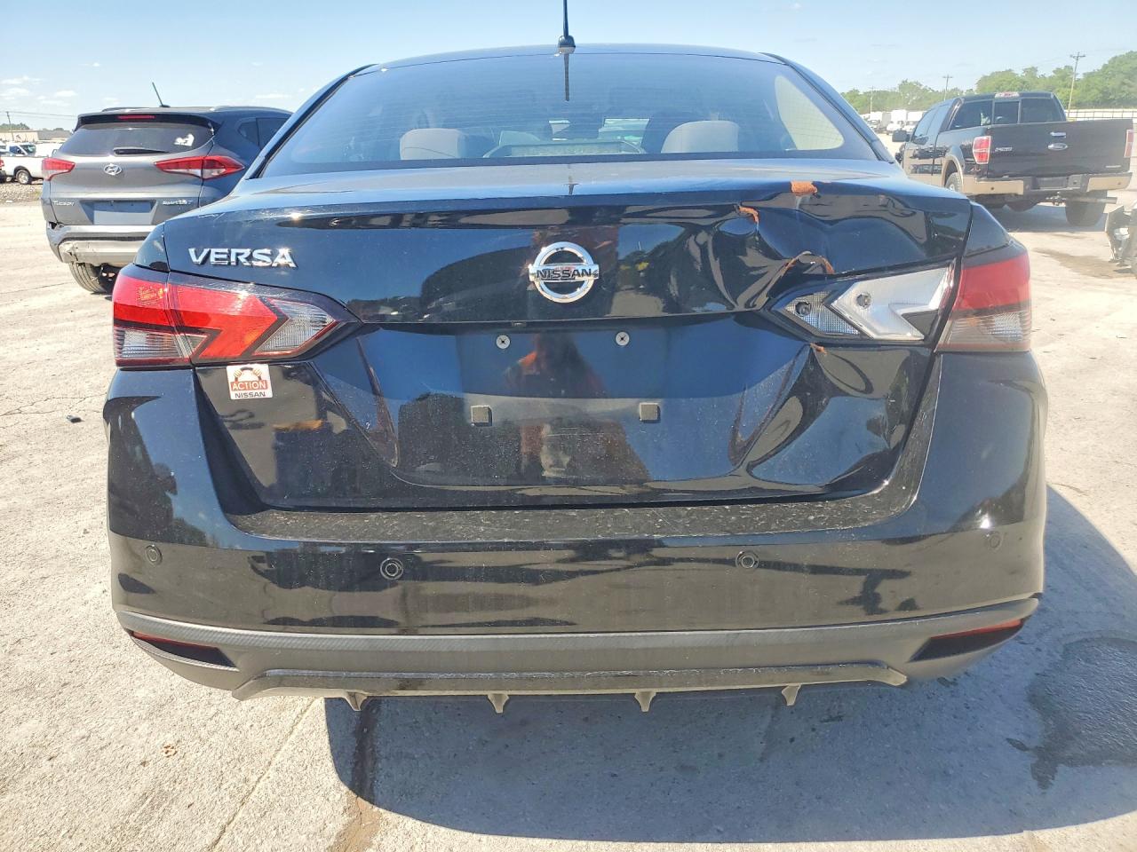 Nissan Versa S