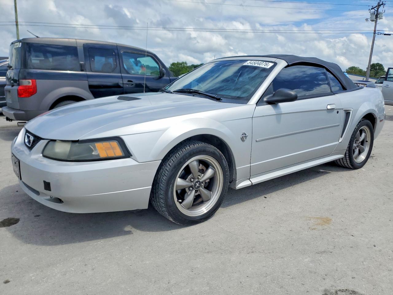 Salvage Ford Mustang Image